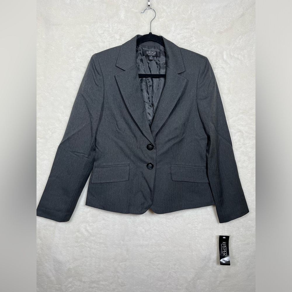 Kasper Gray Blazer Size 8 Padded Shoulders 2 Button Closure NWT
